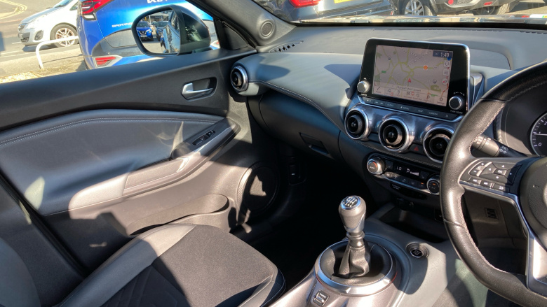 Nissan Juke 1.0 DiG-T 114 Tekna 5dr Petrol Hatchback